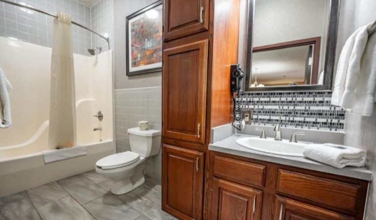 Christopher Inn and Suites