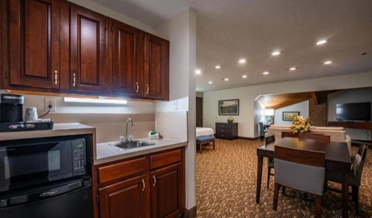 Christopher Inn and Suites