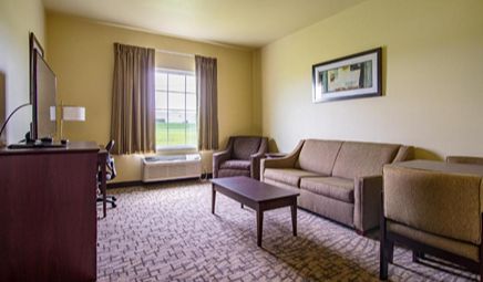 Cobblestone Hotel & Suites – Orrville, room with private jacuzzi, photo 4