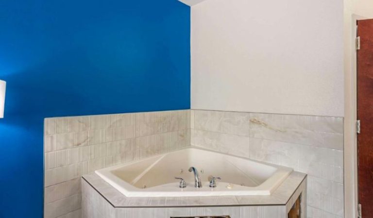 Comfort Inn & Suites Harrisburg-Hershey North