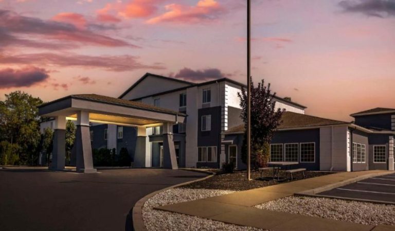 Comfort Inn & Suites Harrisburg-Hershey North
