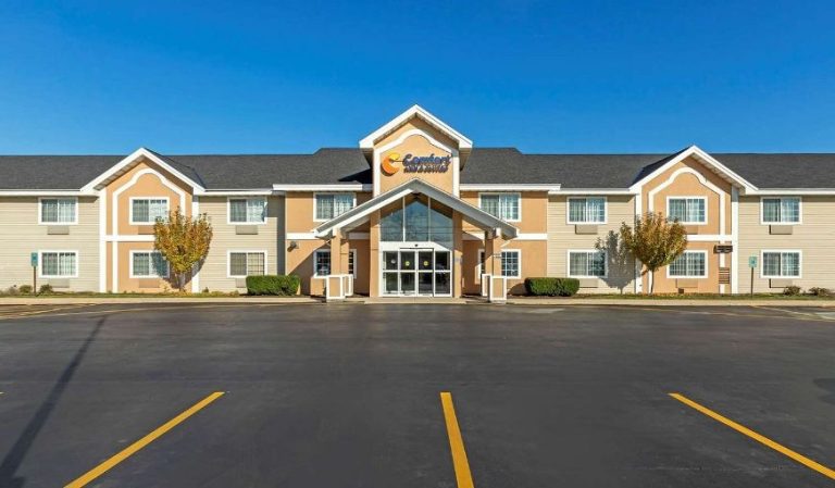Comfort Inn & Suites Jackson – West Bend