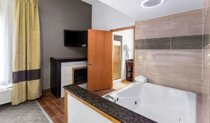 Comfort Inn & Suites Kenosha, photo 2