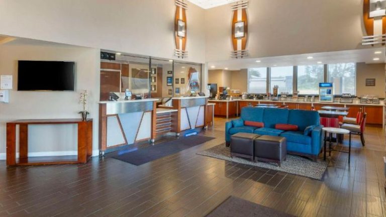 Comfort Inn & Suites Redwood Country