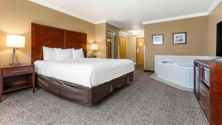 Comfort Inn & Suites Redwood Country