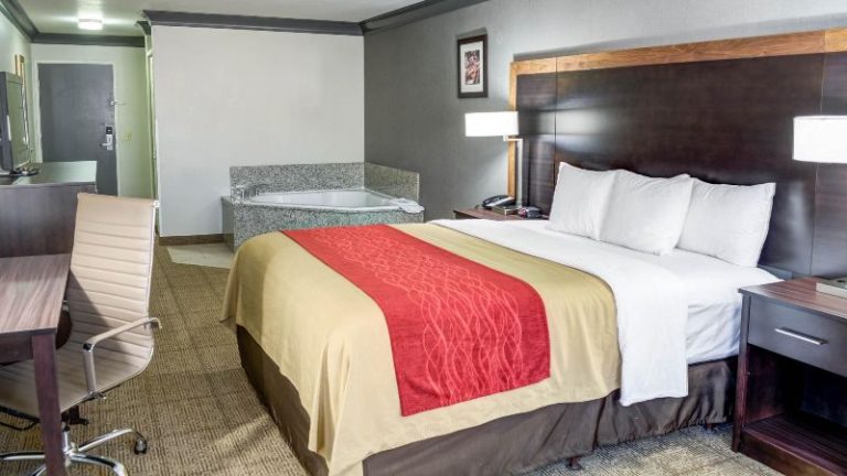 Comfort Inn & Suites Near Universal – N. Hollywood – Burbank