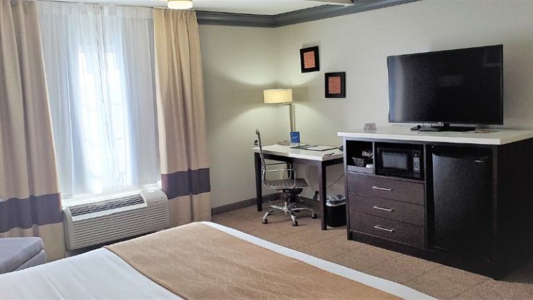 Comfort Inn & Suites Near Universal – N. Hollywood – Burbank