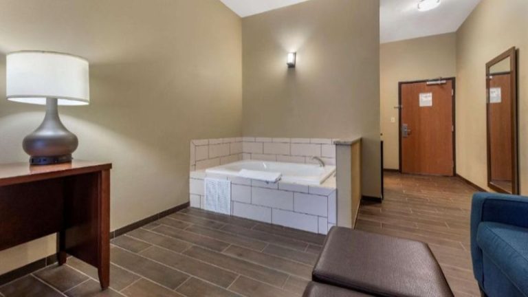 Comfort Suites Bridgeport – Clarksburg