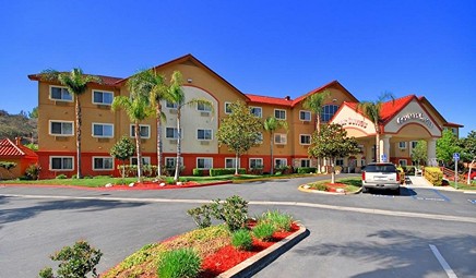 Comfort Suites Near Six Flags Magic Mountain, room with private jacuzzi, photo 1