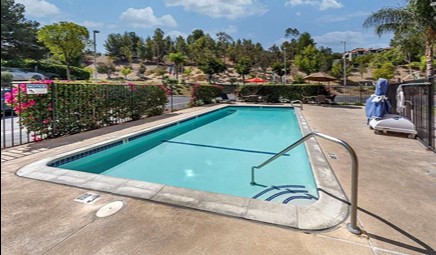 Comfort Suites Near Six Flags Magic Mountain, room with private jacuzzi, photo 6