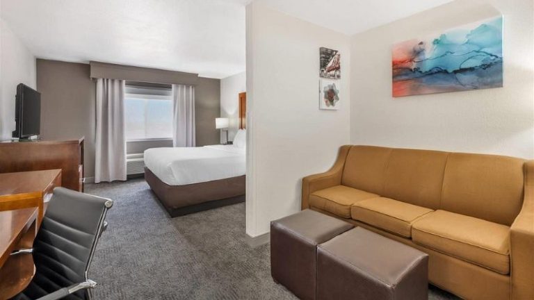 Comfort Suites Omaha