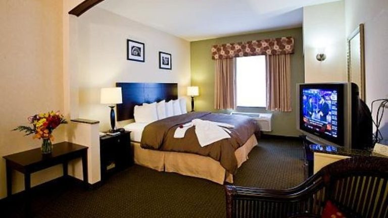 Comfort Suites Elgin