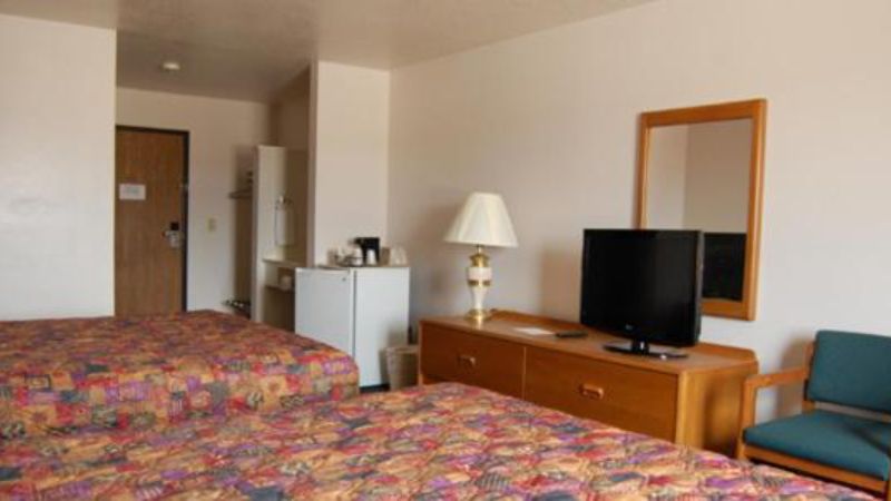 Country Haven Inn Hillsboro, room with private jacuzzi, photo 4