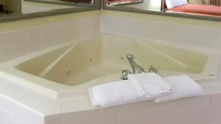 Country Inn & Suites by Radisson, Decatur, IL