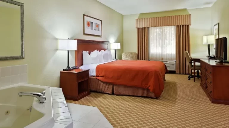 Country Inn & Suites by Radisson, Decatur, IL