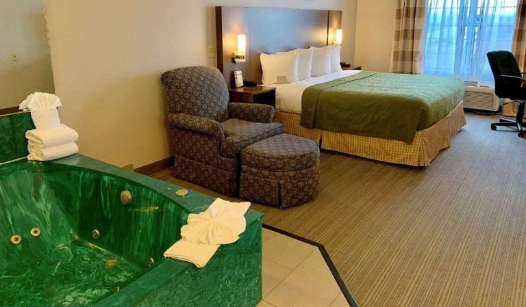 Country Inn & Suites by Radisson, Kenosha, WI