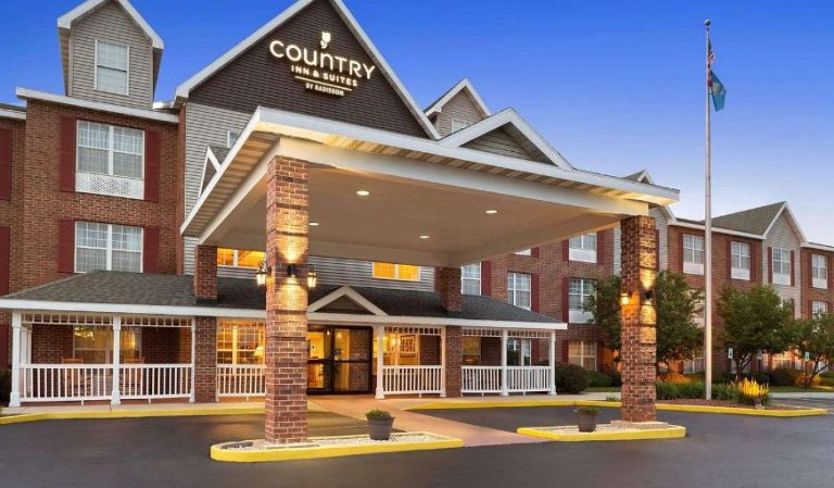 Country Inn & Suites by Radisson, Kenosha, WI