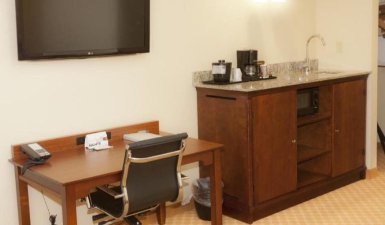 Country Inn & Suites by Radisson, Macedonia, OH