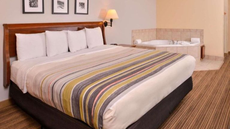 Country Inn & Suites by Radisson, Omaha Airport, IA