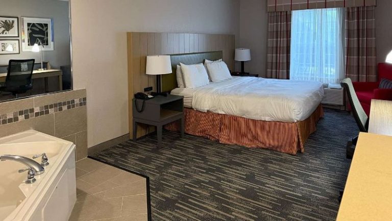Country Inn & Suites by Radisson, Elgin, IL