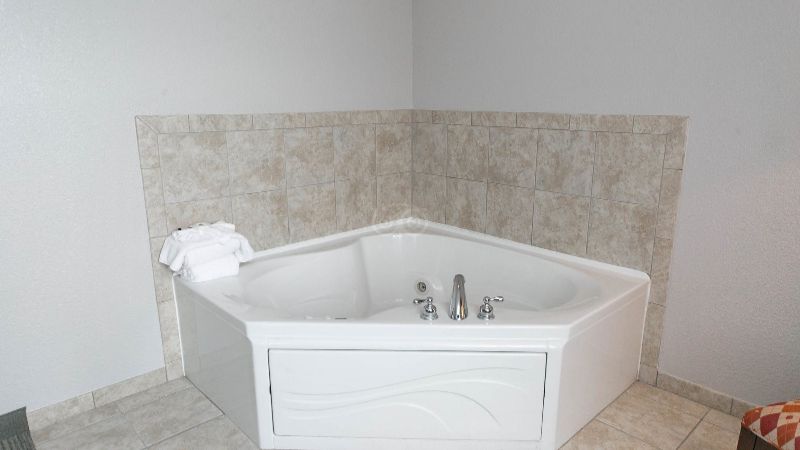 Country Inn & Suites by Radisson, Kansas City at Village West, KS