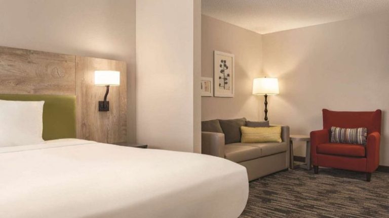 Country Inn & Suites by Radisson, St. Cloud East, MN