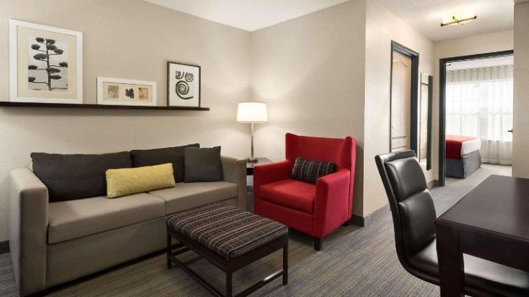 Country Inn & Suites by Radisson, Kansas City at Village West, KS