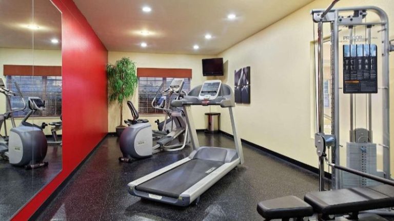Country Inn & Suites by Radisson, Elgin, IL