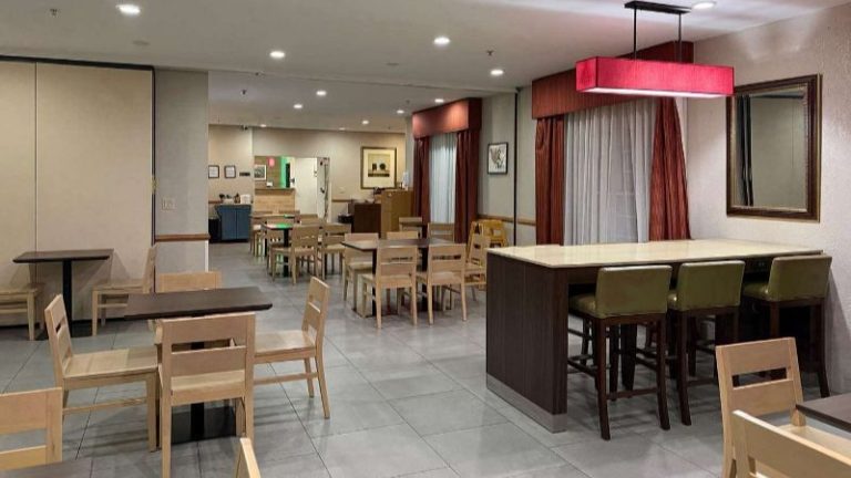Country Inn & Suites by Radisson, Elgin, IL