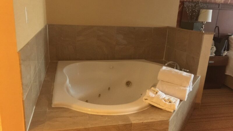 Courtyard by Marriott Stamford Downtown - jacuzzi hotel room
