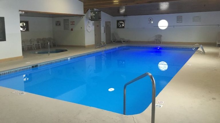 Days Inn & Suites by Wyndham Red Rock-Gallup