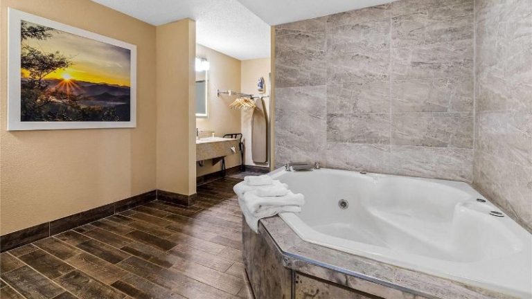 Days Inn by Wyndham Black River Falls