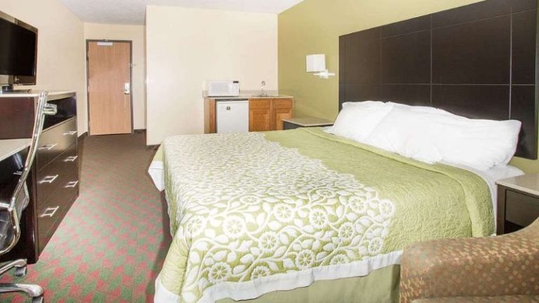 Days Inn by Wyndham Lexington NE