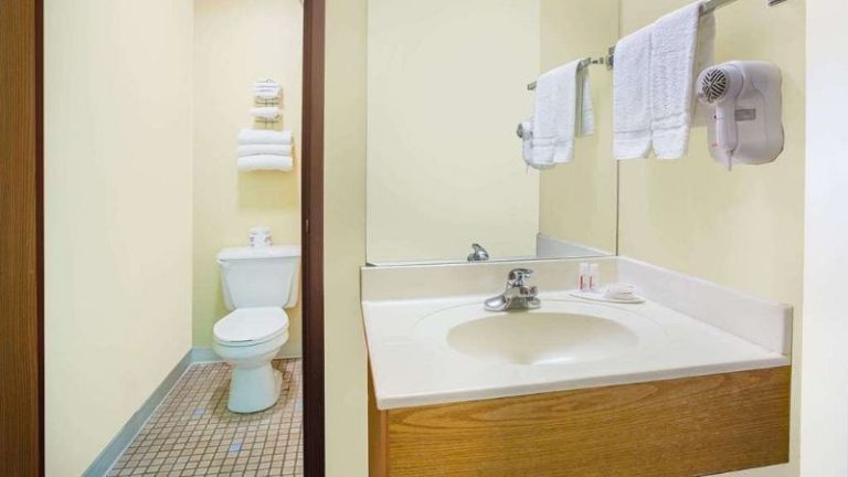Days Inn by Wyndham Lexington NE