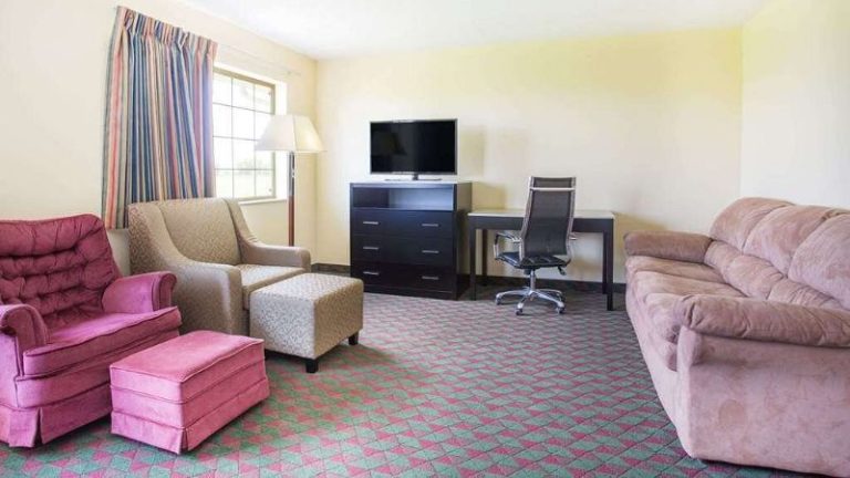 Days Inn by Wyndham Lexington NE
