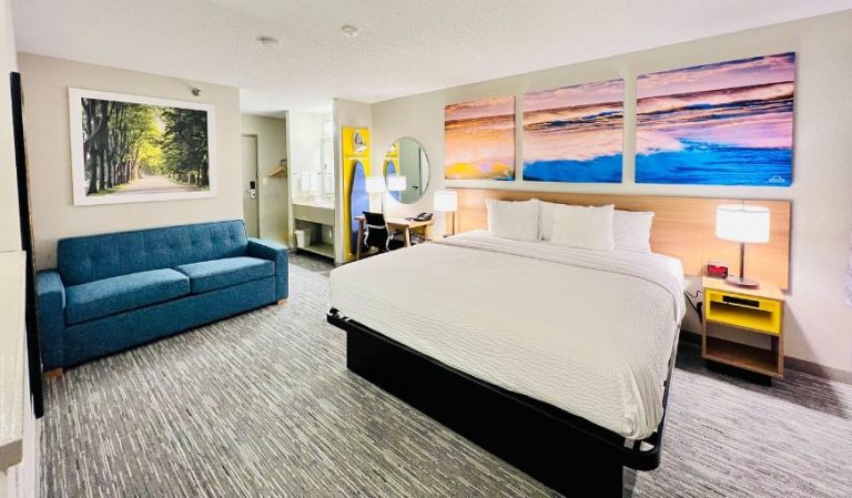 Days Inn by Wyndham Racine/Sturtevant