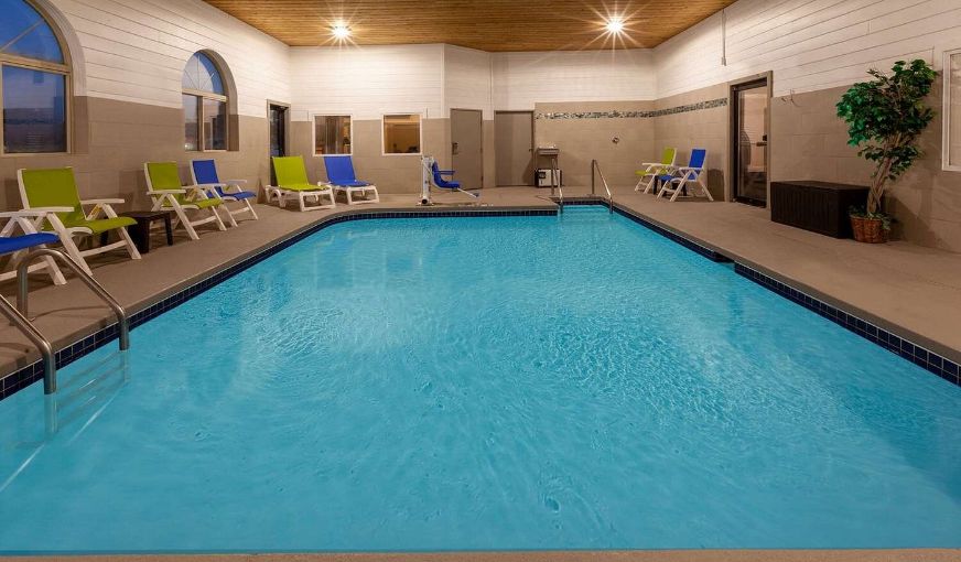 Days Inn by Wyndham Racine/Sturtevant, room with private jacuzzi, photo 6