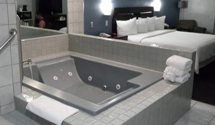Days Inn by Wyndham West Covina, room with private jacuzzi, photo 5