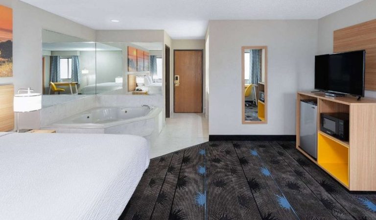 Days Inn by Wyndham Wooster
