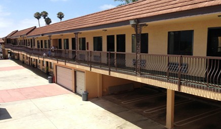 Del Amo Inn, room with private jacuzzi, photo 1