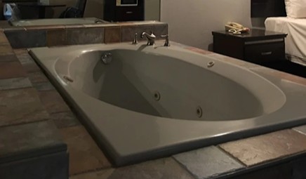 Del Amo Inn, room with private jacuzzi, photo 5