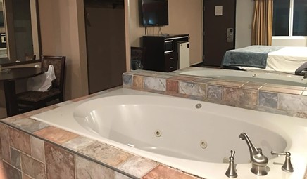Del Amo Inn, room with private jacuzzi, photo 6
