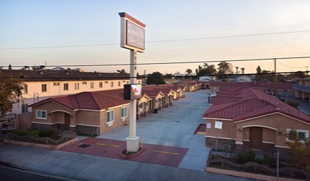 Diamond Bell Inn & Suites, room with private jacuzzi, photo 3