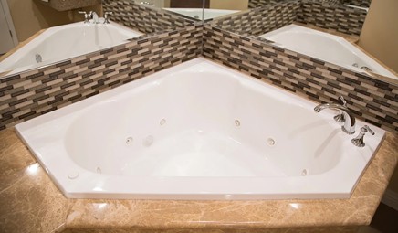 Diamond Bell Inn & Suites, room with private jacuzzi, photo 5
