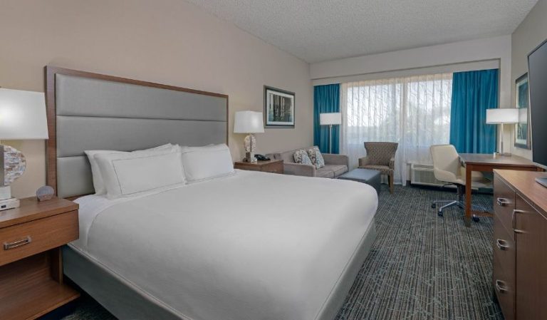 DoubleTree by Hilton Hotel West Palm Beach Airport