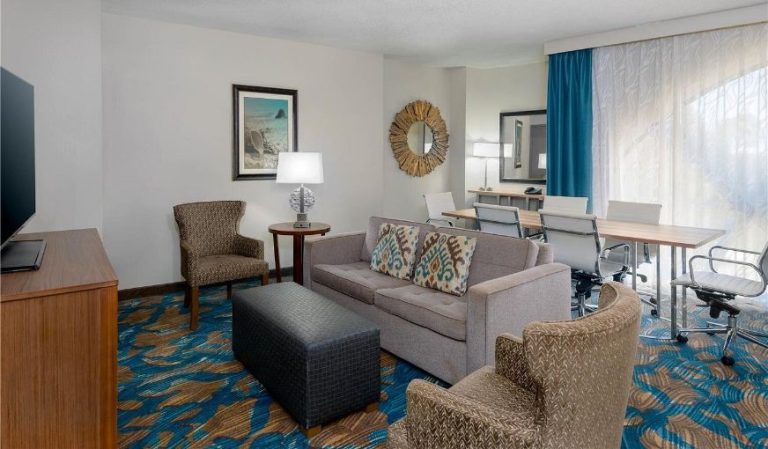 DoubleTree by Hilton Hotel West Palm Beach Airport