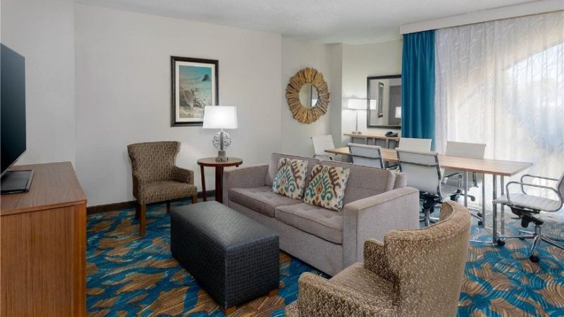 DoubleTree by Hilton Hotel West Palm Beach Airport, room with private jacuzzi, photo 4