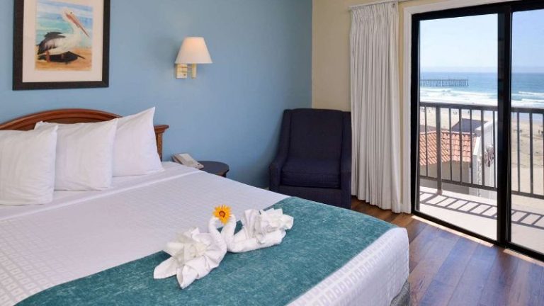 Edgewater Inn & Suites