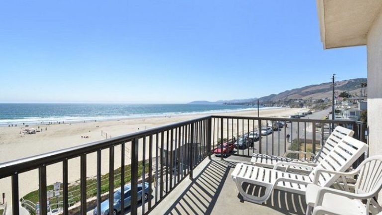 Edgewater Inn & Suites