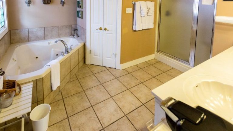 Equinox Inn At Canyon Lake